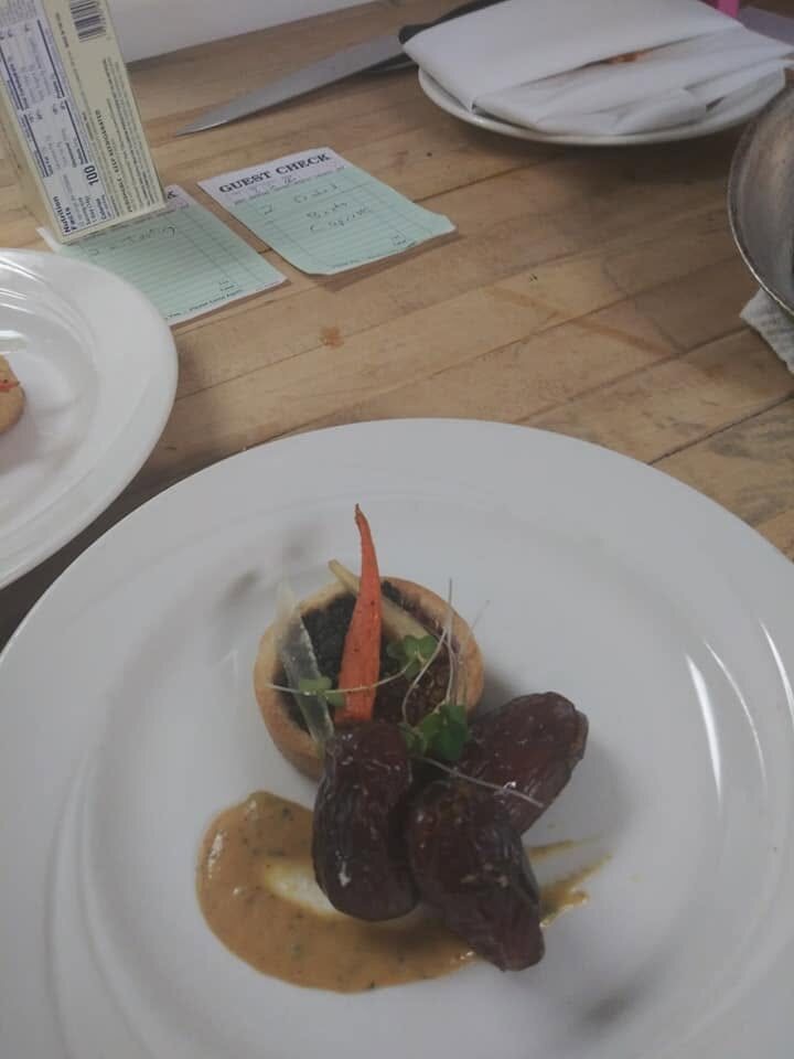Tart with dates and carrot